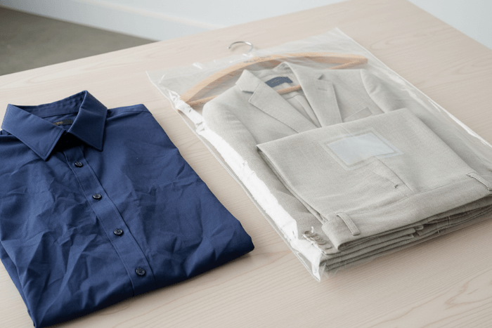 Kleidung in Kleiderschutzhüllen