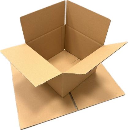 Aufgebauter Faltkarton 300x300x200 mm präsentiert auf einem flachliegenden Exemplar für den Versand