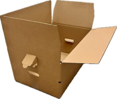 Person trägt stabilen Umzugskarton Mini Axel mit ergonomischen Griffen